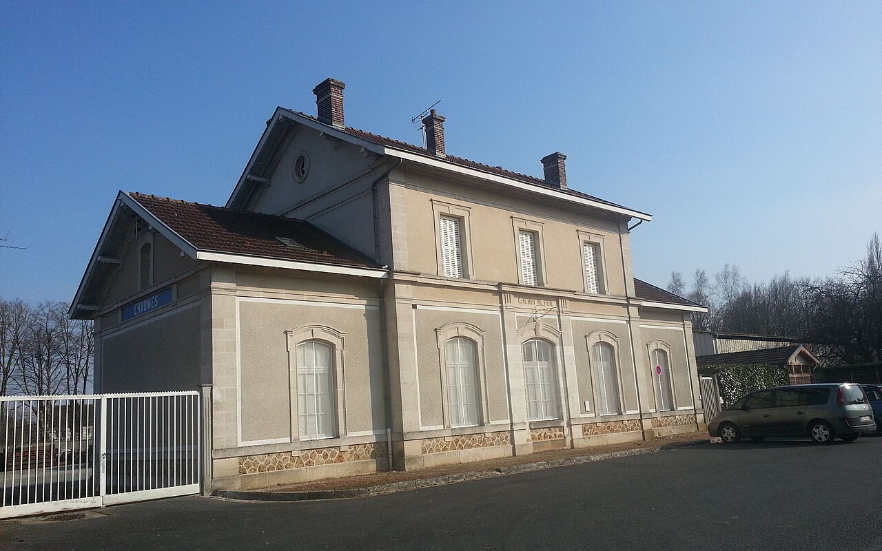 Gare de Chaumes-en-Brie (bâtiment voyageurs) - panoramio