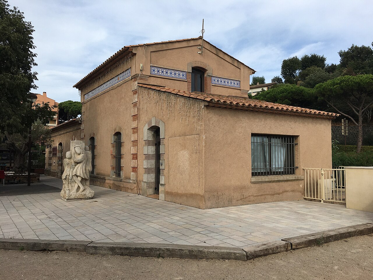 Bibliothèque (La Croix-Valmer)-3823