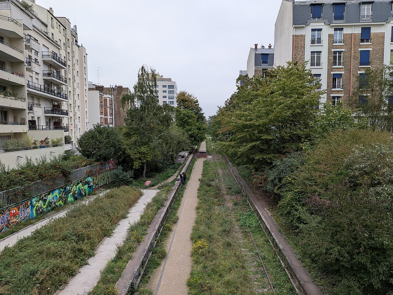 Rue Claude-Decaen train station.05